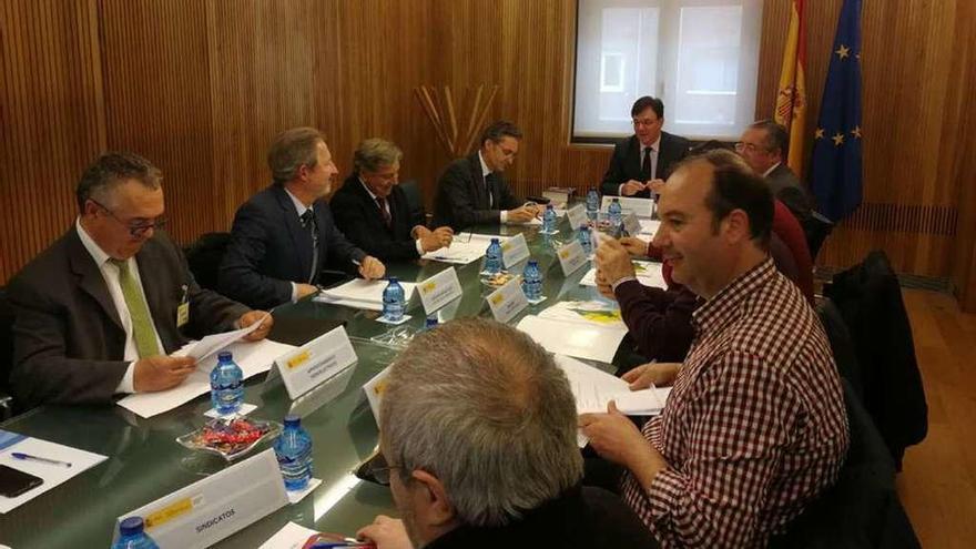 Un momento de la reunión celebrada ayer por la comisión permanente de la sequía.