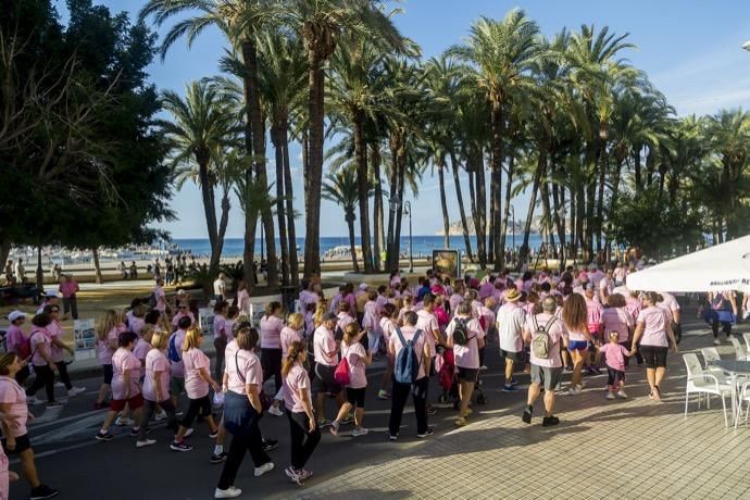 Marcha contra en cáncer de mama en Benidorm