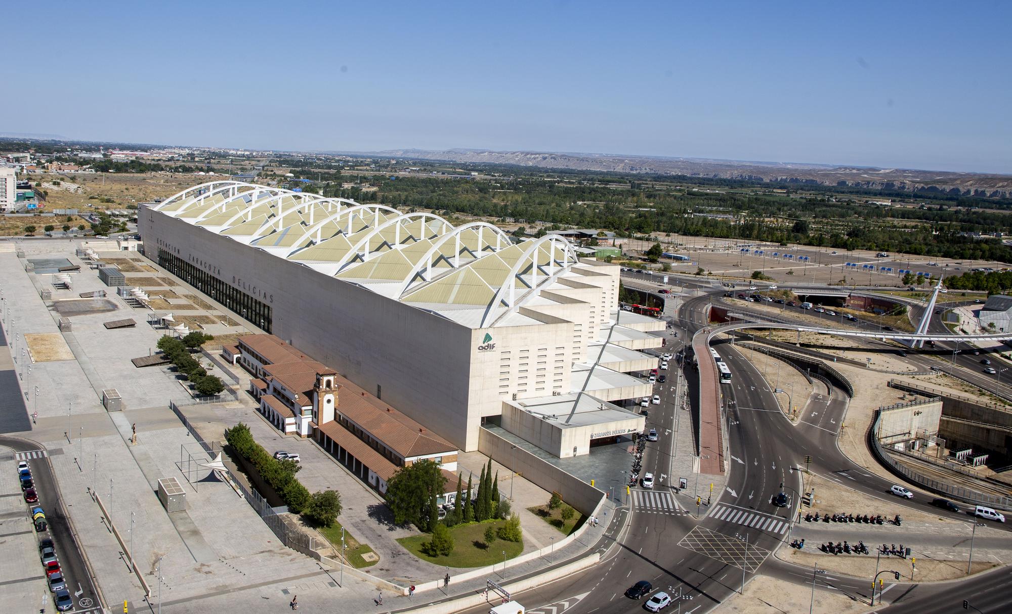 Adif construirá parques solares en las cubiertas de Delicias, Plaza,  Calatayud y Huesca