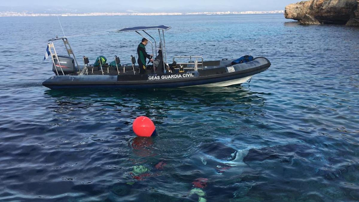 Una embarcación del GEAS de la Guardia Civil.