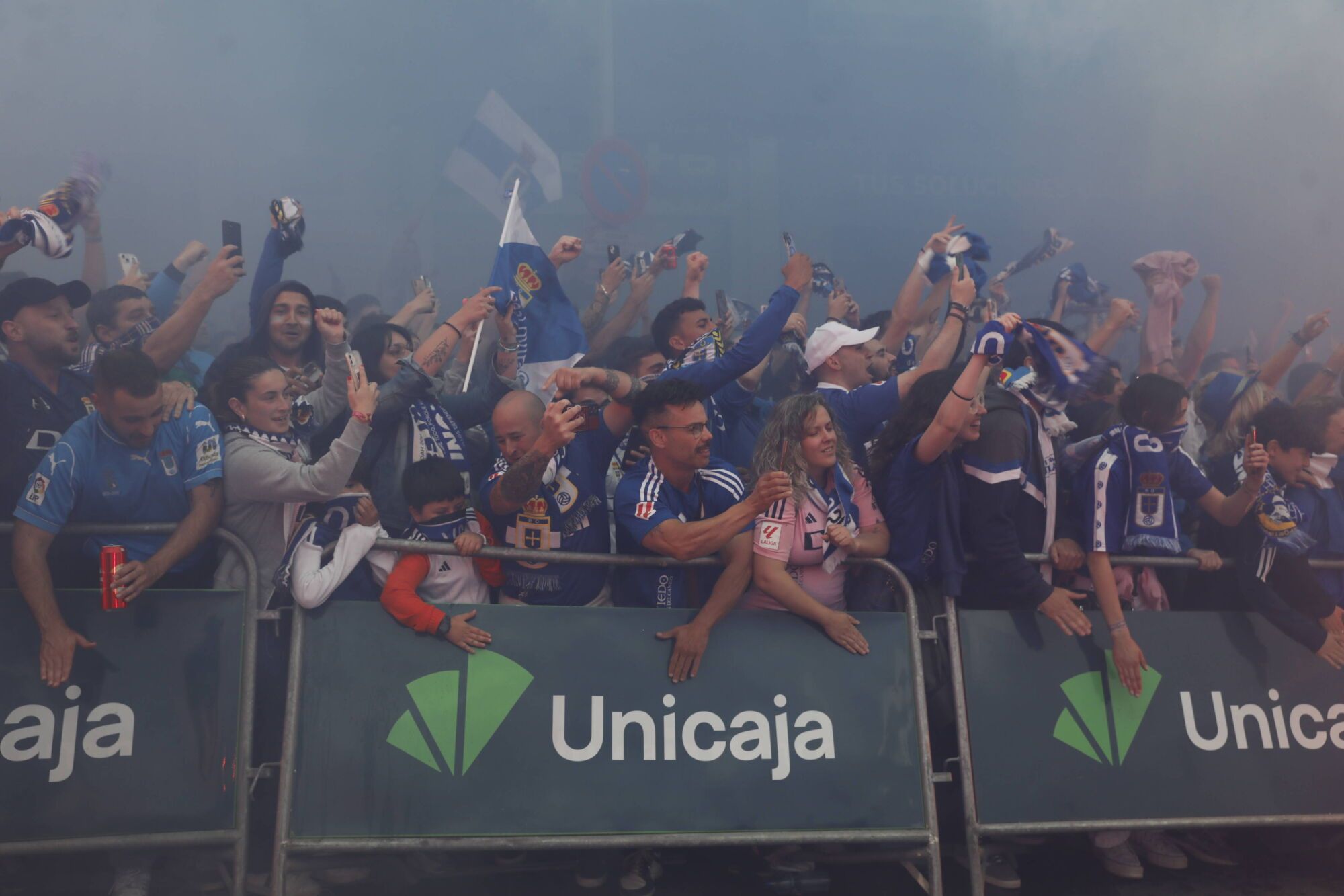 Así fue el recibimiento de la afición al Real Oviedo y toda la previa del último partido de la temporada