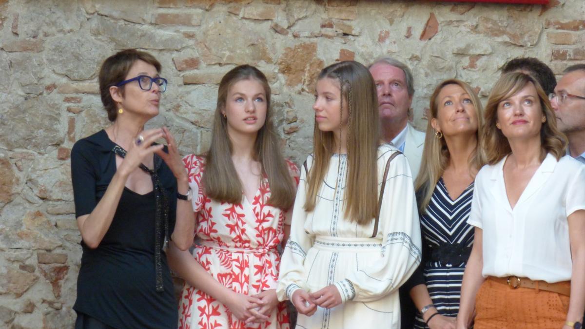 Montse Aguer ha mostrat el Museu Dalí a les filles dels reis