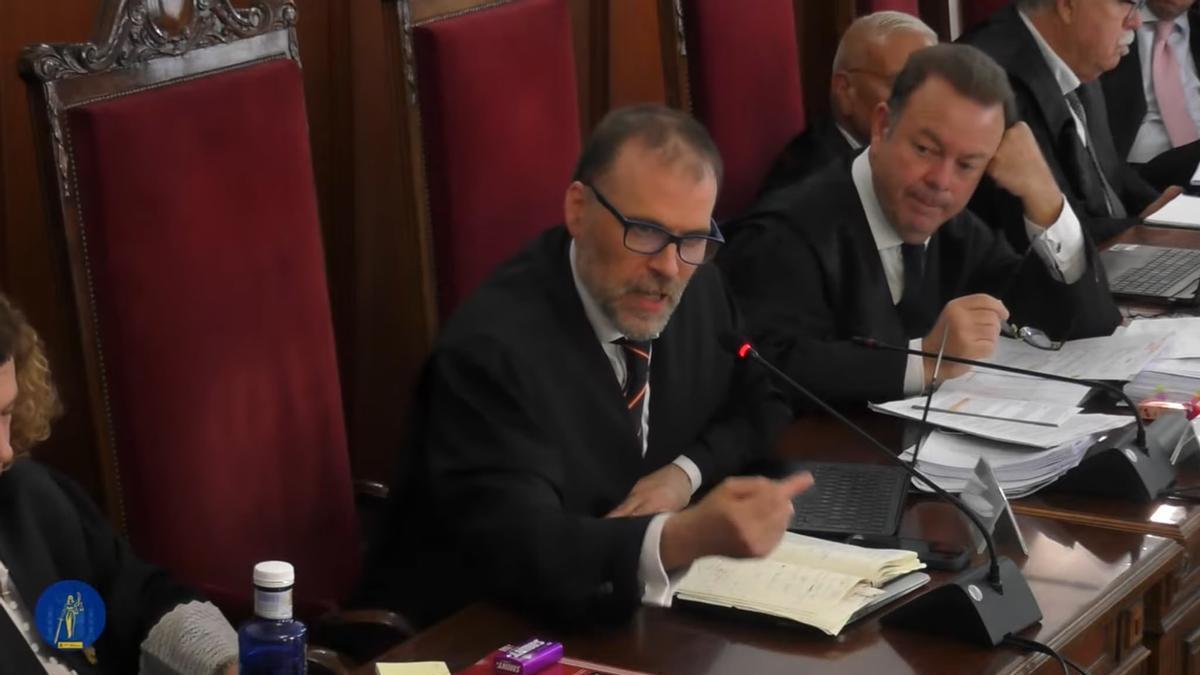 Juan José Torres, abogado de Miguel Ángel Gallardo, durante su turno de alegatos finales en el caso de David Sánchez.