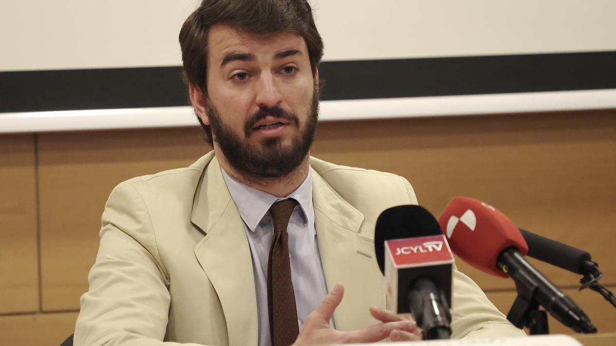 El vicepresidente García-Gallardo durante una rueda de prensa el pasado mes de abril.