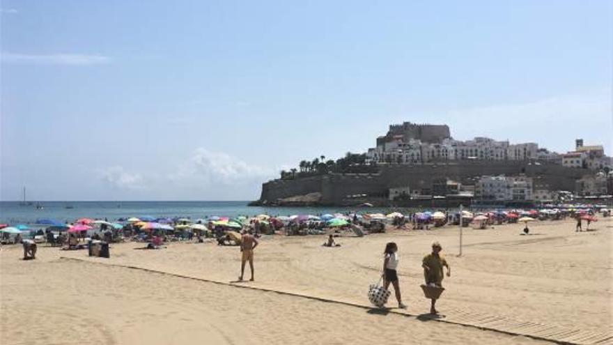 Peñíscola reabre al baño la Playa Norte