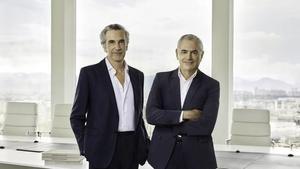 José Manuel Albesa (izquierda),El nuevo consejero delegado de Puig, junto con el presidente ejecutivo, Marc Puig, en una imagen de la compañía.
