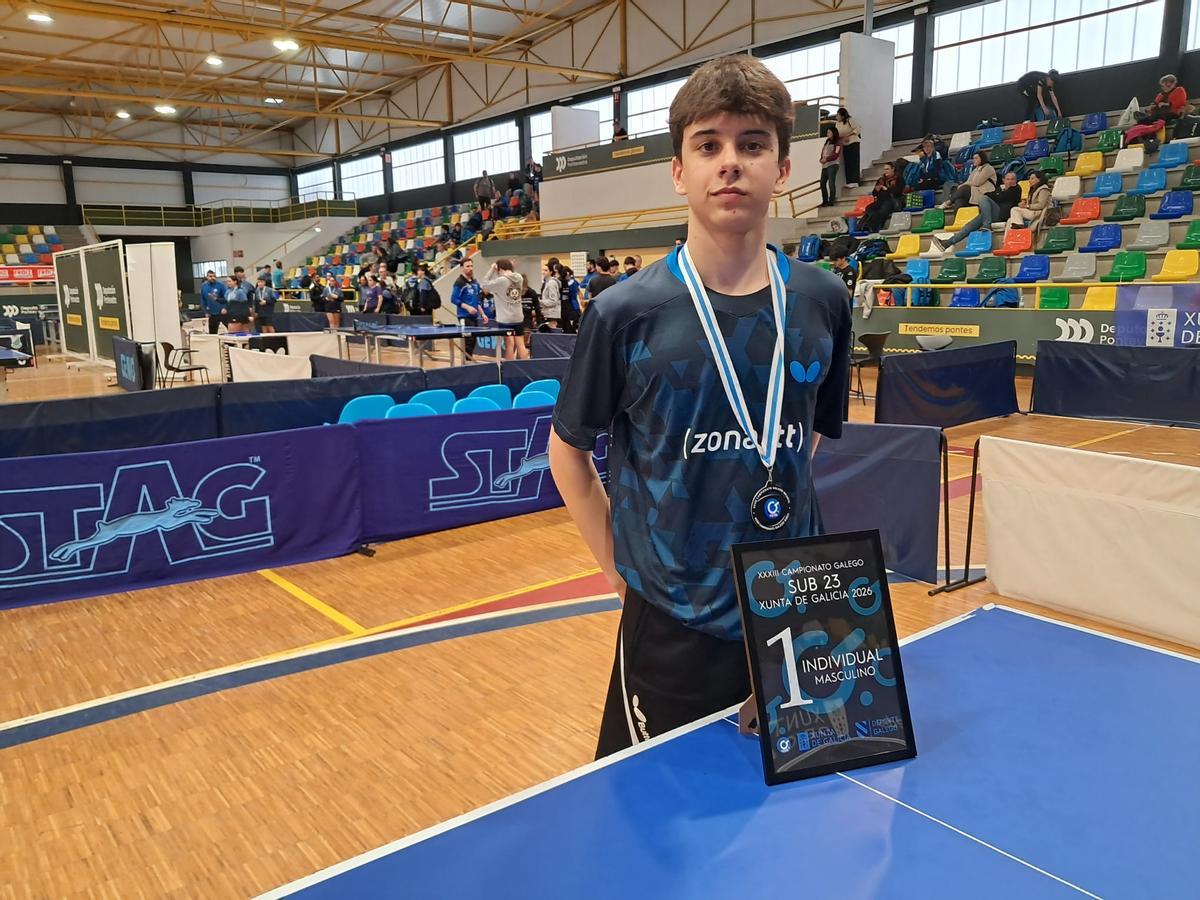 Mateo Lois, campeón gallego sub 23 de tenis de mesa.