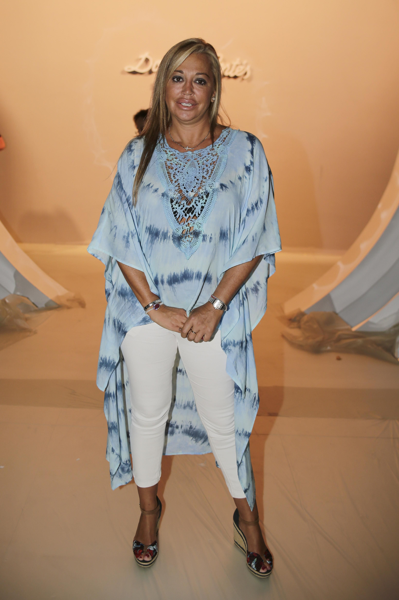 Belén Esteban en el desfile primavera - verano 2017 de Dolores Cortés