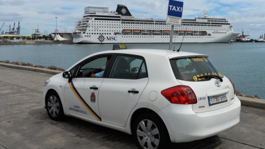 El taxi más barato de España, en tres capitales canarias