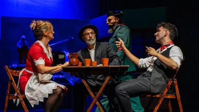 Una pasada puesta en escena de «Los cuernos de Don Friolera» a cargo de la compañía de teatro «Kumen».
