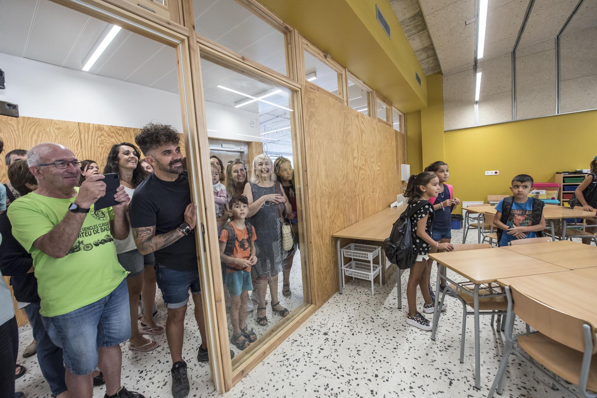 Estrena de l'escola del Pla de Puig de Sant Fruitós de Bages