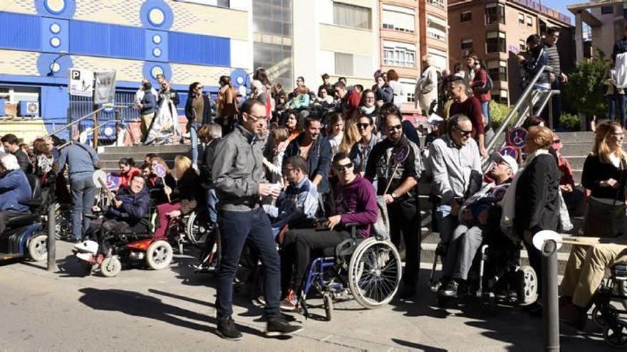 Los discapacitados salen a la calle para exigir más accesibilidad