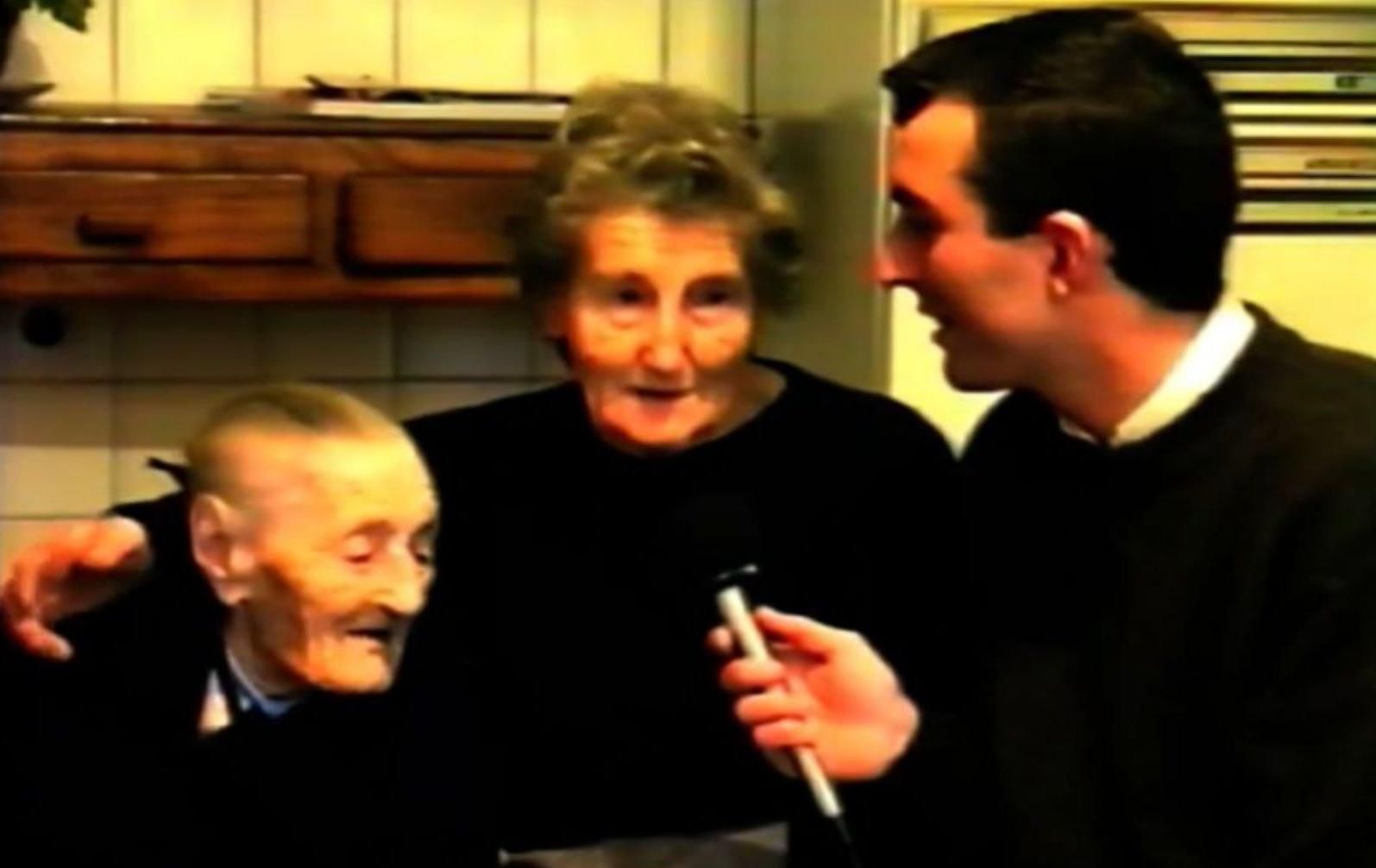 Entrevista a la abuela Carmela (izq.), que falleció con 113 años. // D.P.