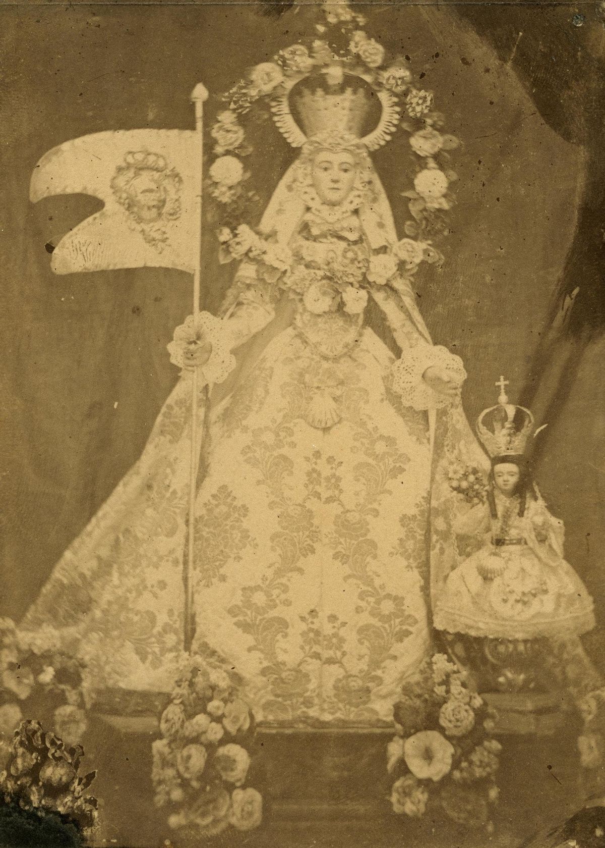 Imagen más antigua conocida de la Virgen de la Concha, tomada alrededor del año 1890.