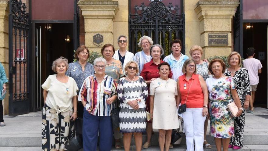 La Delegación del Gobierno premia a la primera promoción de enfermeras de Córdoba por su valores democráticos