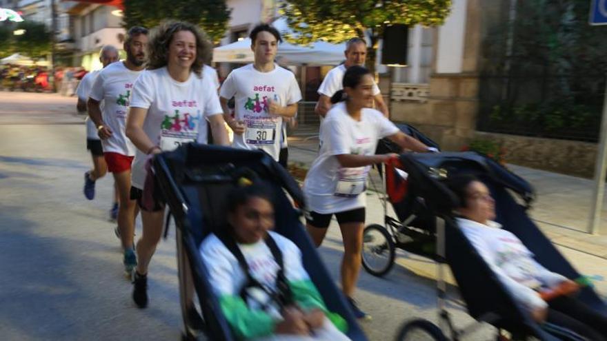 Corredores de Aefat, ayer, en Lalín. |   // BERNABÉ/BÁRBARA CUÍÑA