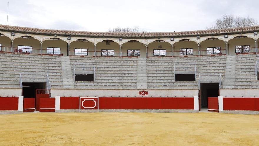 Los bajos de la plaza de toros de Lorca se cerrarán para evitar la entrada de palomas