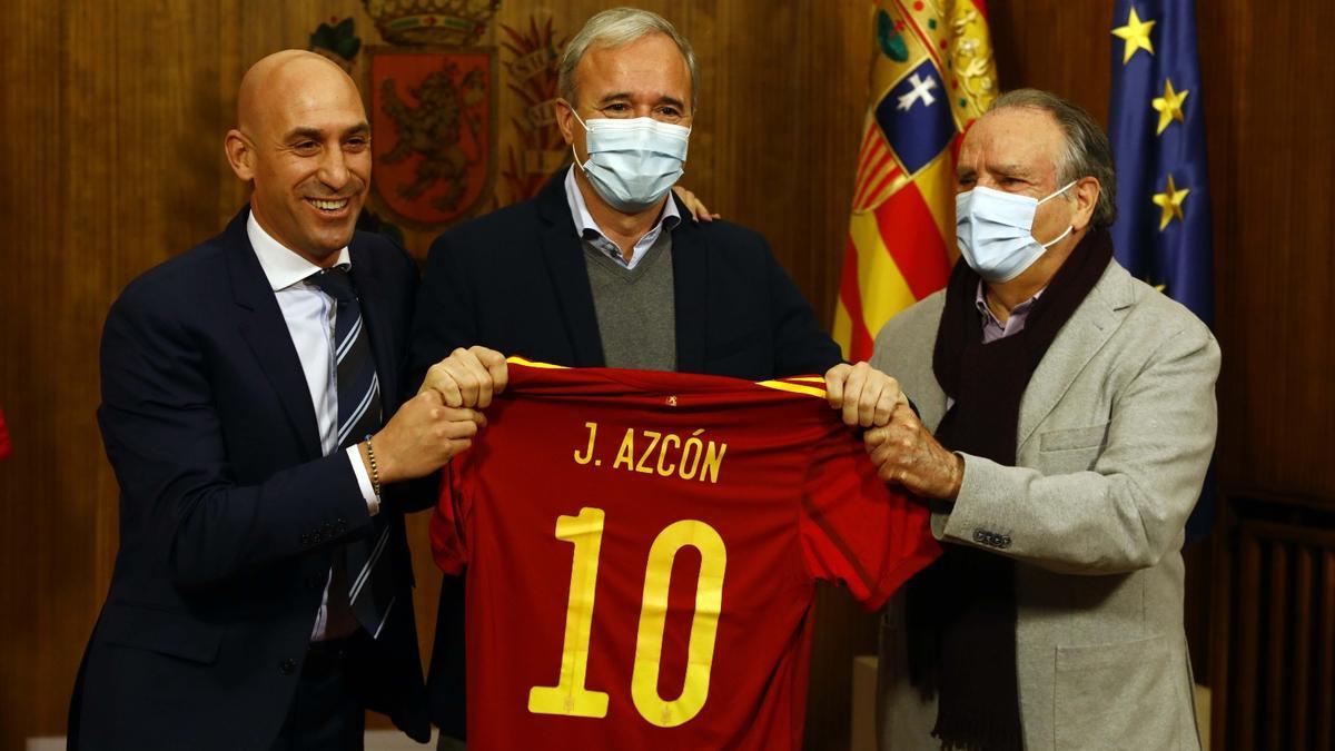 Rubiales, Azcón y Fle, en una visita del presidente de la Federación, en noviembre de 2021, para posicionar a Zaragoza como sede del Mundial de Fútbol 2030.