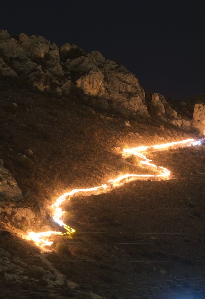 Bajada de antorchas del monte Bolón de Elda en la noche de Reyes