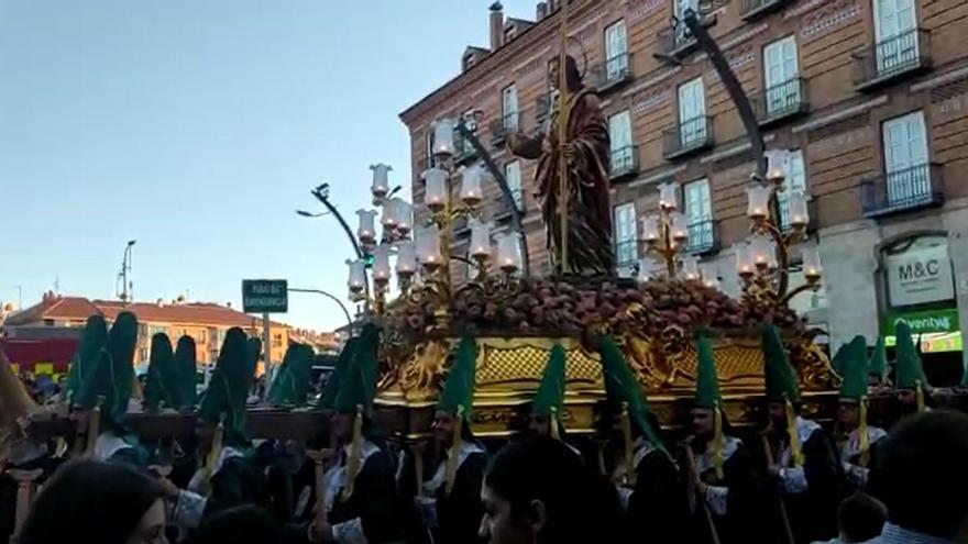 Procesión de Domingo de Ramos en Murcia a su paso por el puente
