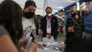 Los chilenos se acercan a las urnas para votar la nueva Constitución.