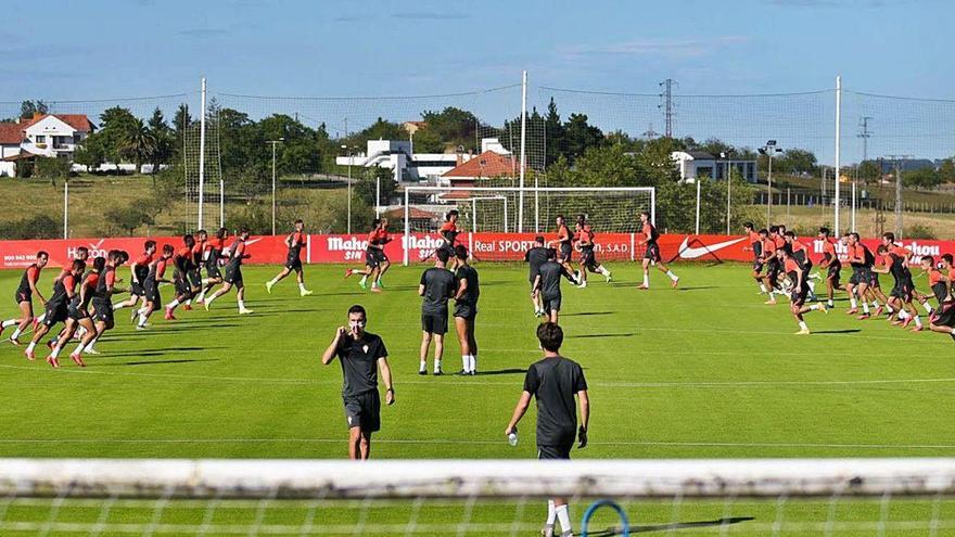 La plantilla del Sporting, ayer en Mareo.