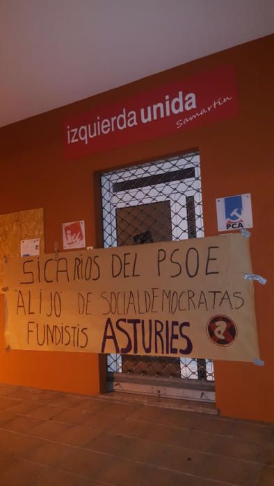 La Casa Sindical de Avilés y numerosas sedes de partidos en toda Asturias amanecen con pancartas de repulsa