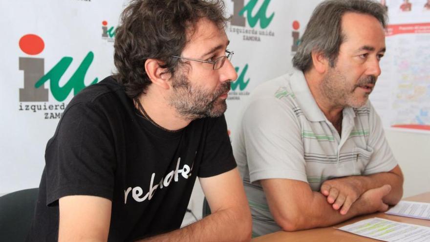 El coordinador provincial de IU, Miguel Ángel Viñas, junto al alcalde de Zamora, Francisco Guarido.