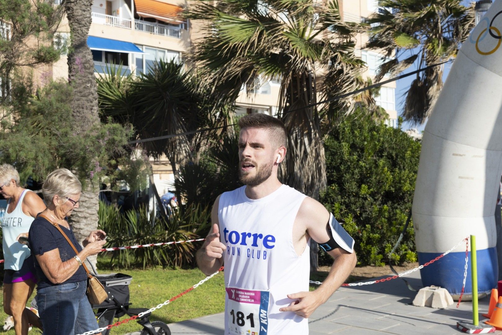 Así fue en imágenes una nueva edición de la carrera solidaria de AFA Torrevieja