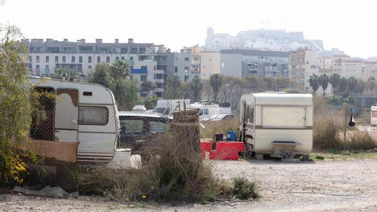 Uno de los asentamientos de caravanas de Ibiza.