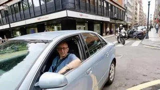 Aparcar en verano, una odisea en el barrio gijonés de La Arena: "Estos días ha sido imposible"