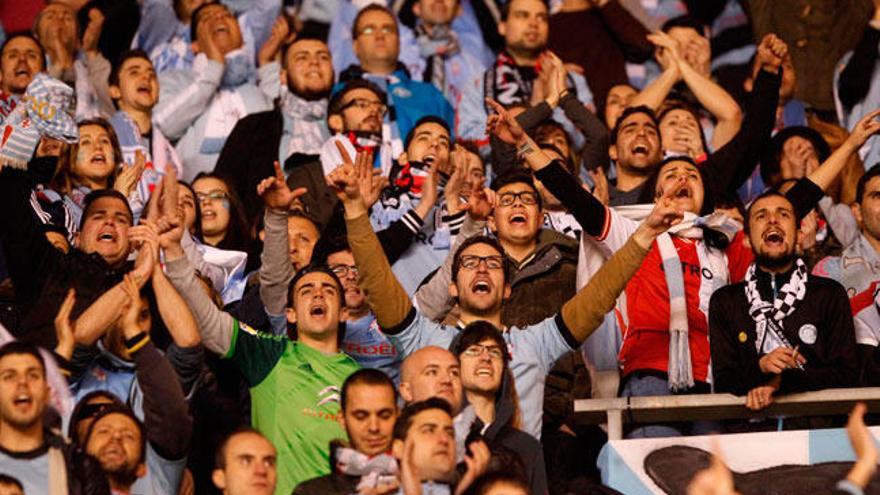 Afición desplazada a Riazor en el último derbi // R. GROBAS