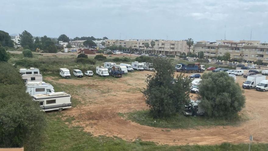 Vivienda en Ibiza: El PSOE denuncia un «campamento de caravanas» en un solar de Santa Eulària