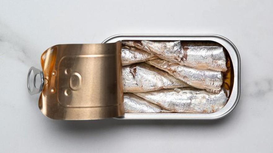 Compte amb les sardines en llauna: els experts adverteixen de les complicacions per la salut