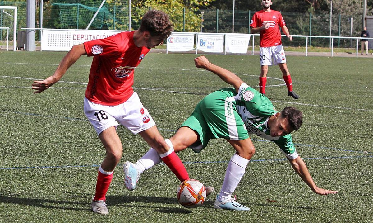 Mella, uno de los destacados en el Estradense, en el partido contra el Somozas. |  // BERNABÉ
