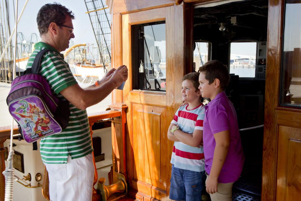 El buque italiano Amerigo Vespucci visita Valencia