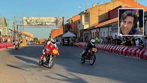 En grande un momento de la competición del año pasado en León, en el cuadro de la derecha, Javier