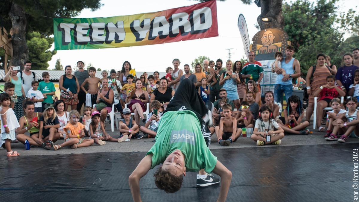 Teen yard break dance