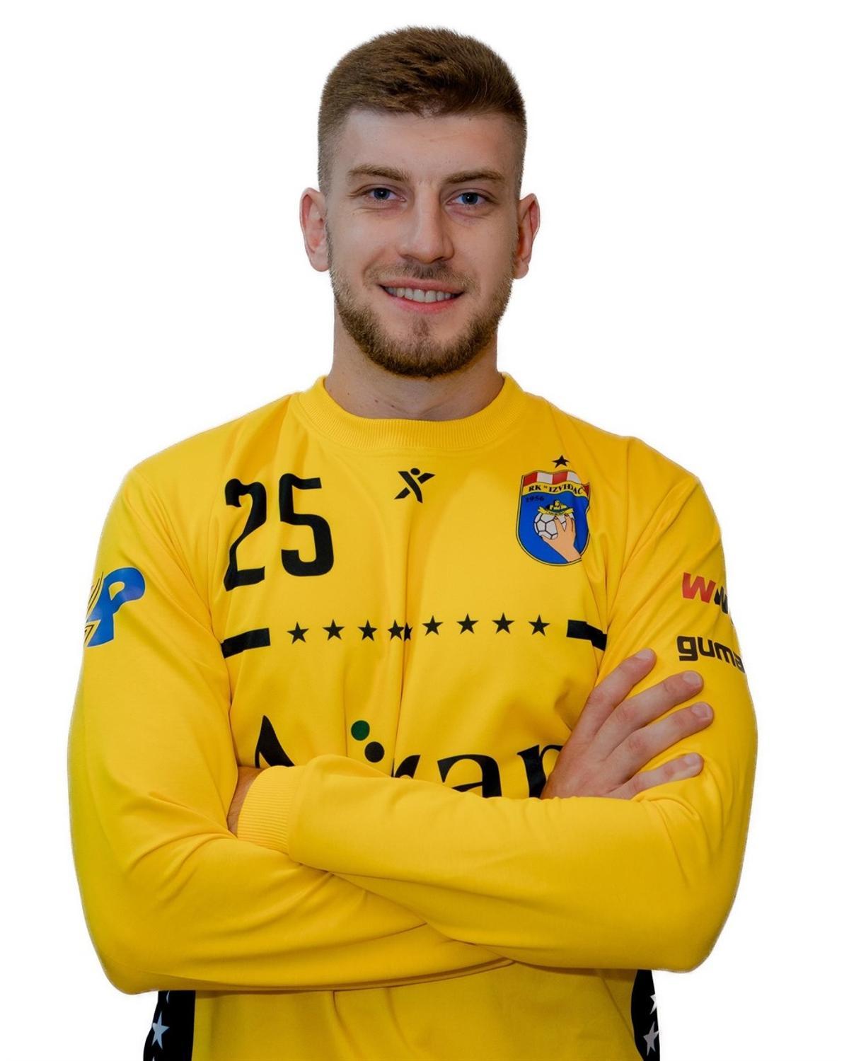 Haris Suljevic, portero del Frigoríficos del Morrazo con la equipación del Izvidac.