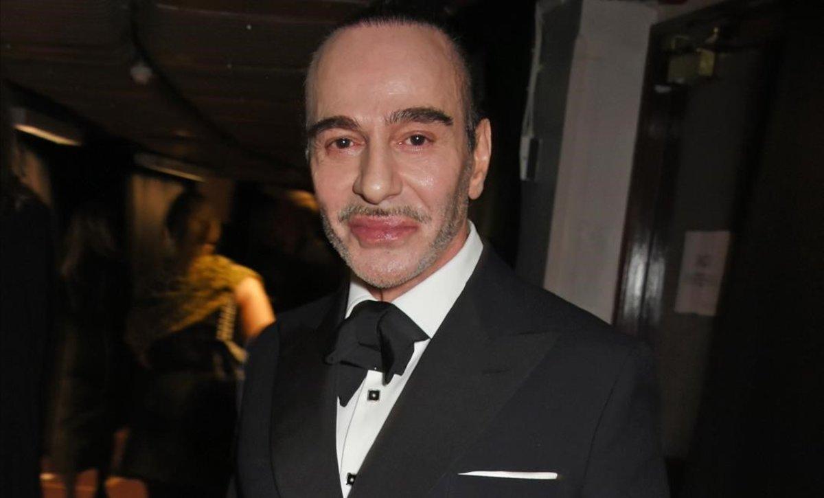 zentauroepp55899943 london  england   december 04   john galliano poses backstag201117163750