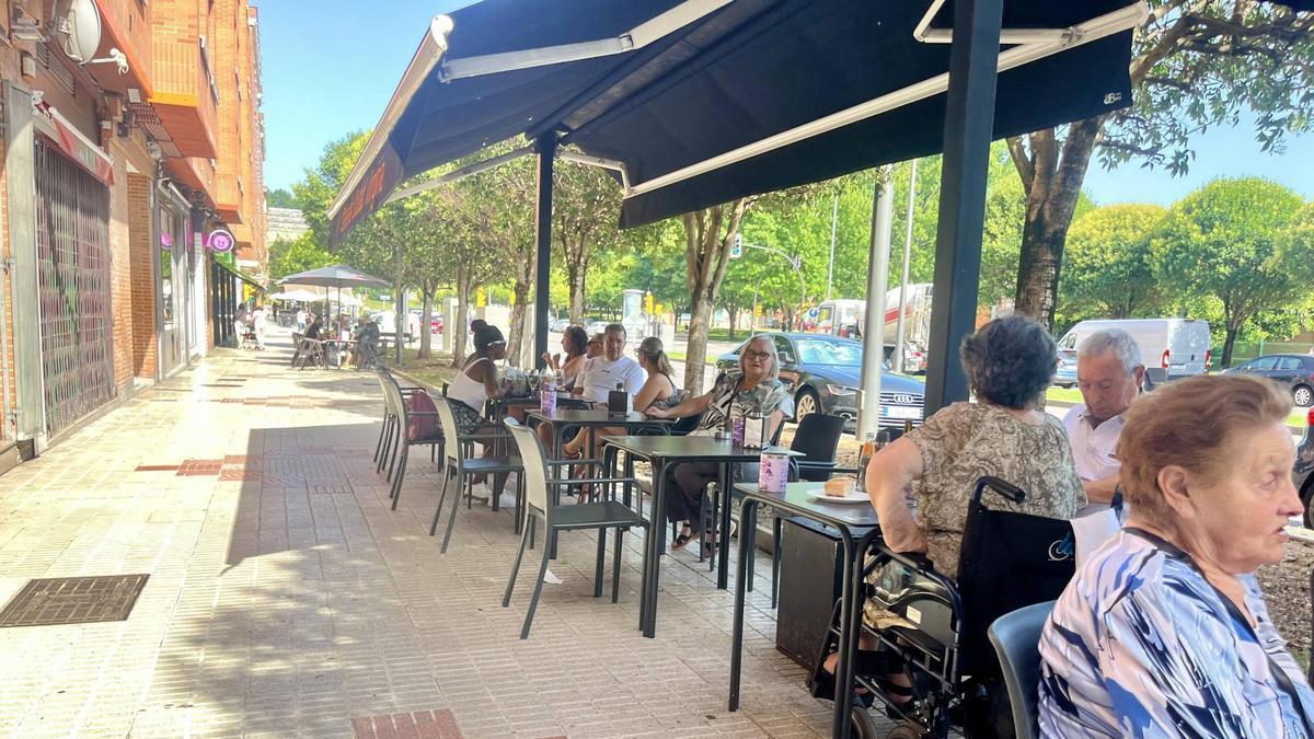 Ambiente de terraza en Pumarín.