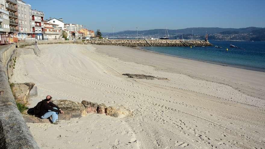 La playa de Xiorto, ayer, tras las labores de limpieza. // Gustavo Santos