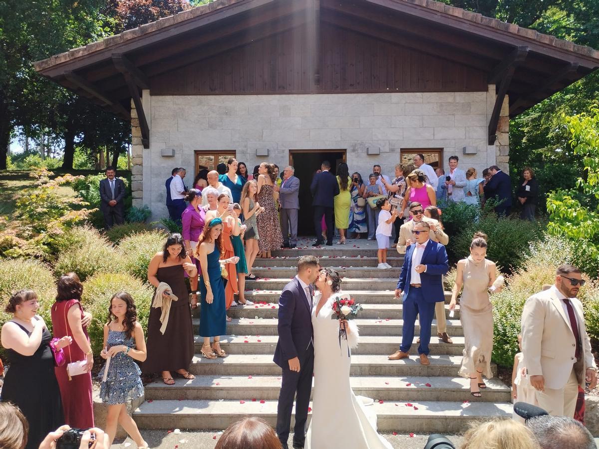 La boda de dos mejores amigos, Sara y Bruno, en Llanera, en imágenes
