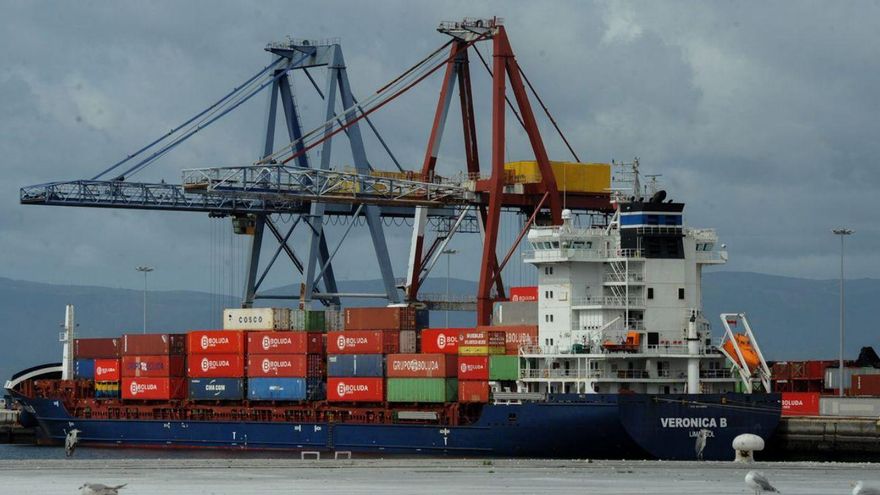 Actualmente la terminal arousana opera con dos líneas regulares por África y Europa. | Iñaki Abella