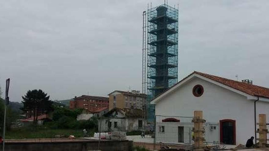 La chimenea de La Lechera, en obras.