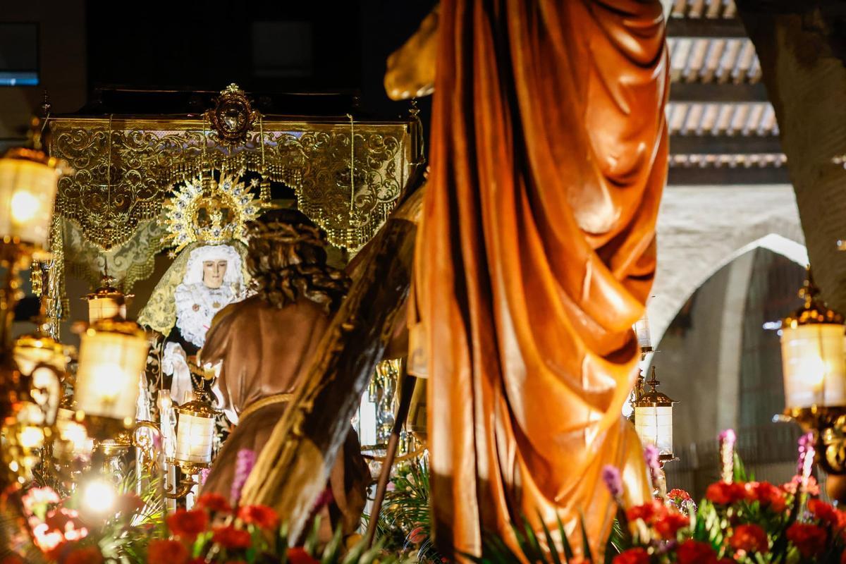 La Dolorosa del Grao y Jesús Nazareno se encuentran frente a las Atarazanas