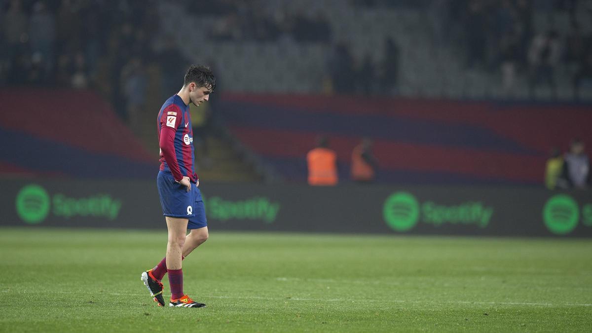 Pedri abatido al finalizar el partido de liga entre el FC Barcelona y el Villarreal.