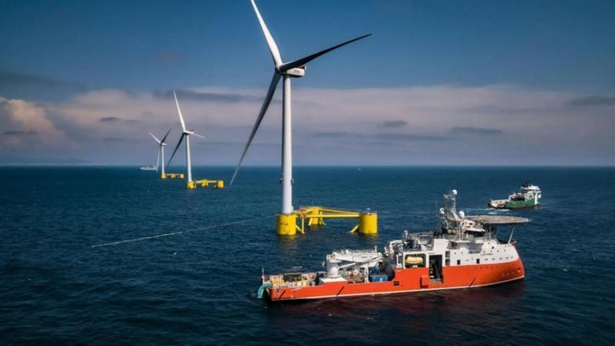 Los tres aerogeneradores el WindFloat Atlantic frente a la costa de Viana do Castelo