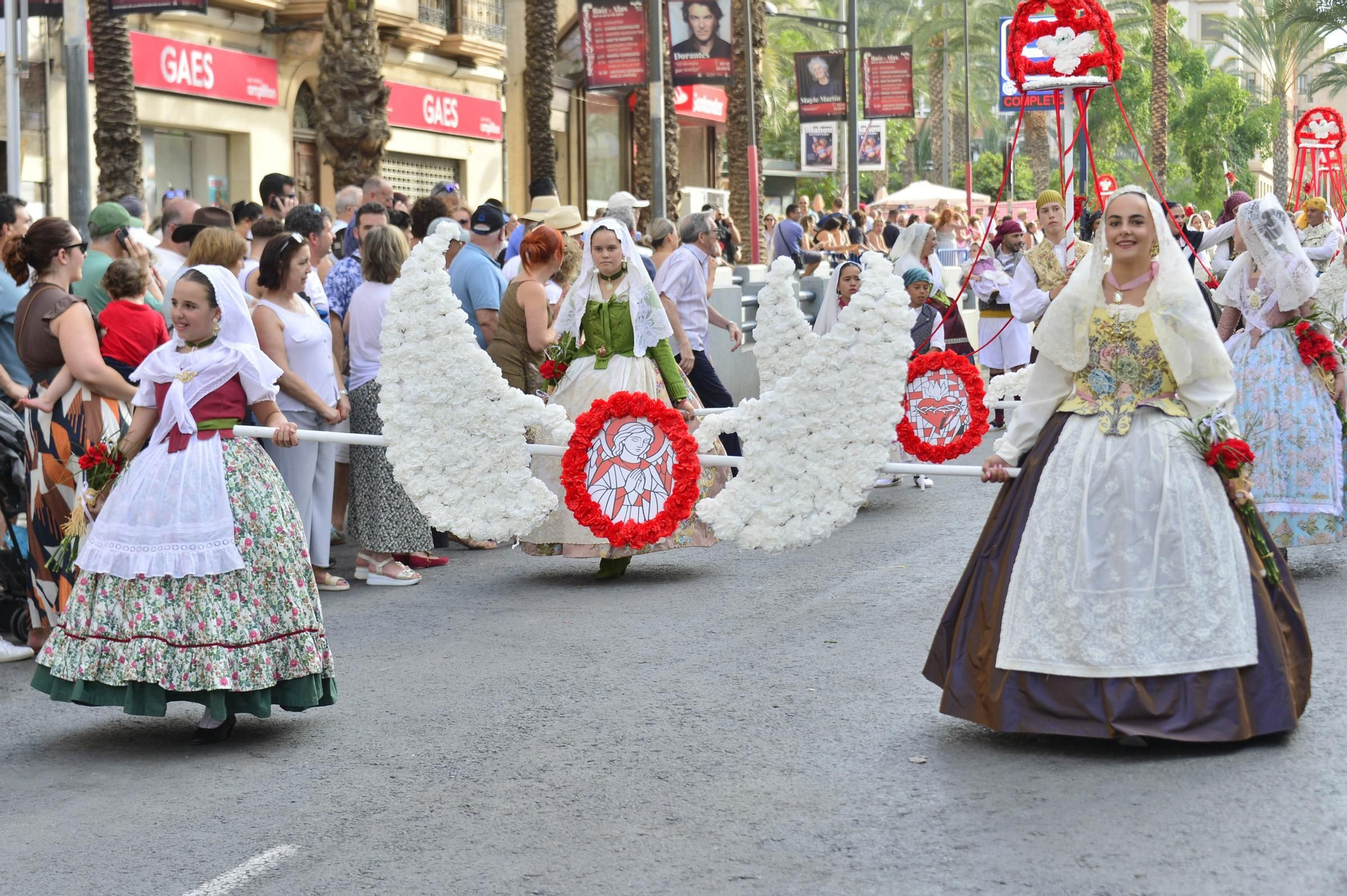 ofrenda de flores a la Virgen del Remedio