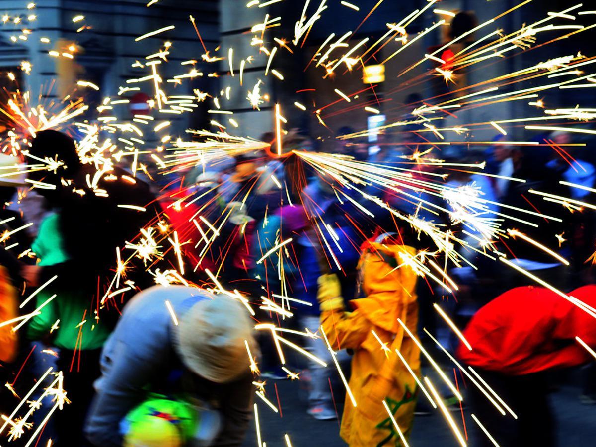 CORREFOC INFANTIL DE LA MERCE CON AMENAZA DE LLUVIA